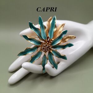 VTG Capri Signed Modernist Gold Tone Clear Rhinestones Enamel Poinsettia Brooch